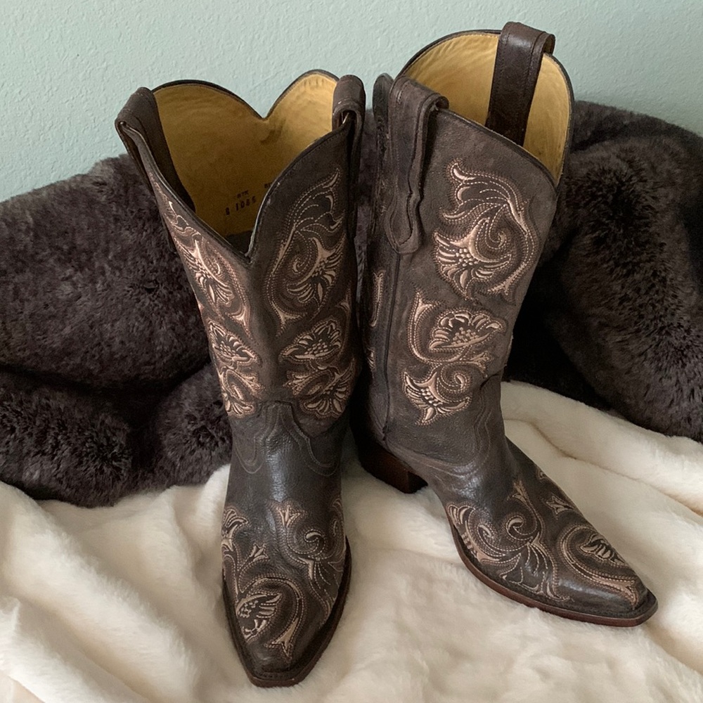 Corral dark gray snip toe cowboy boots, size 8